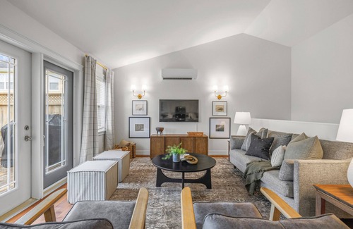 Stratford House | Beautifully styled, large home just minutes to downtown, Kinlock Beach and Golf!