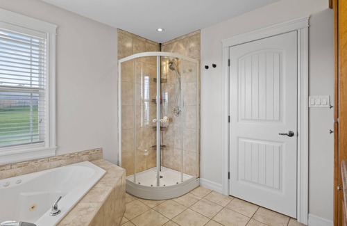 Stratford House | Beautifully styled, large home just minutes to downtown, Kinlock Beach and Golf!