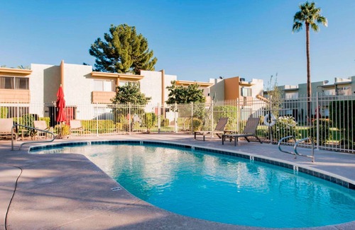 South Scottsdale Apartment | Beauty 1BR 1B w/Pool! Walk to MALL & BARS