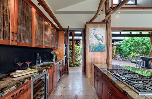 Kahaluu-Keauhou House | Beauty and Luxury Meets Oceanfront Paradise
