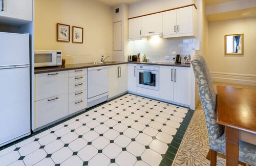 Christchurch City Centre Apartment | Beauty in the CBD - 1bed | Free Parking | Pool