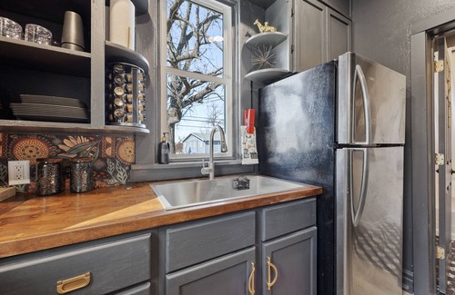 Marion Apartment | Beauty in the Heart of Marion!