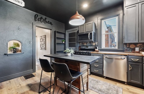 Marion Apartment | Beauty in the Heart of Marion!