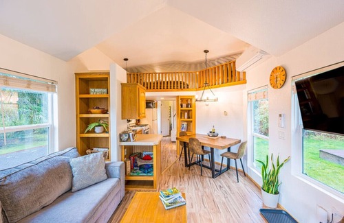 Beaver House | Beaver's Den: Private & Cozy Experience