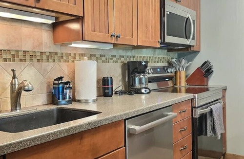 Central Vermont- Killington Apartment | BeaverBox AC, Pool, Hot Tub, Sauna, Near Resort