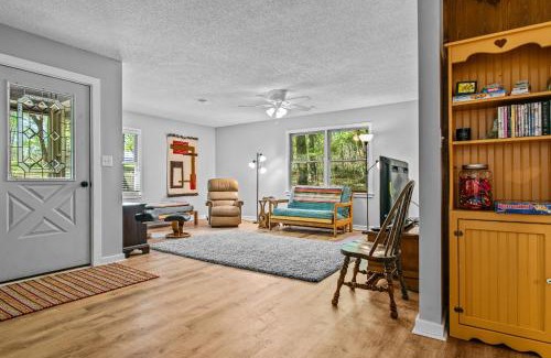 Farmington House | Beaverdam Bliss Cabin on 14 acres