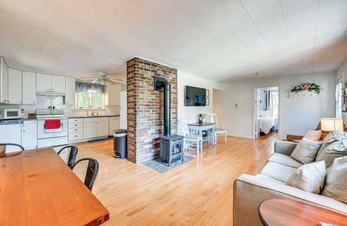 Sherwood Forest House | Becket Home w/3-Season Porch: Walk to Lake Access