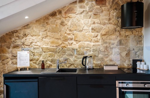 La Bastide-Clairence Bed & Breakfast | Bed and Breakfast 'Etxea' with Mountain View, Wi-Fi and Air Conditioning