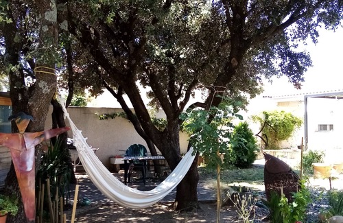 Serignan-du-Comtat Villa | Bed and breakfast, quiet area near Orange, Vaucluse
