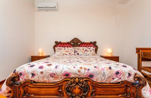 Aci Sant'Antonio House | Bed and Breakfast 'Carolea - Coratina' with Shared Pool, Wi-Fi and Air Conditioning