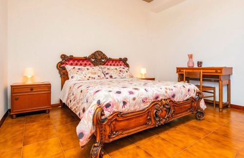 Aci Sant'Antonio House | Bed and Breakfast 'Carolea - Coratina' with Shared Pool, Wi-Fi and Air Conditioning