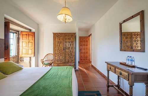 Areas Bed & Breakfast | Bed and Breakfast 'Casa Rectoral Habitacion Triple 2' with Shared Pool, Shared Terrace and Wi-Fi