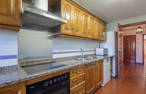 Areas Bed & Breakfast | Bed and Breakfast 'Casa Rectoral Habitacion Triple 2' with Shared Pool, Shared Terrace and Wi-Fi