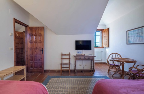 Areas Bed & Breakfast | Bed and Breakfast 'Casa Rectoral Habitacion Triple 1' with Mountain View, Shared Pool and Wi-Fi
