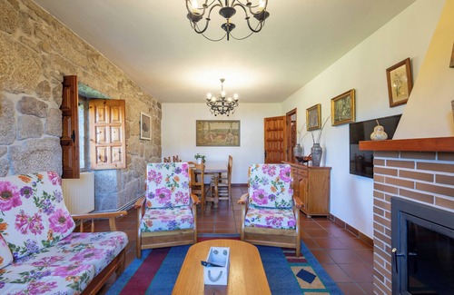 Areas Bed & Breakfast | Bed and Breakfast "Casa Rectoral Doble 1" with Mountain View, Shared Pool & Wi-Fi