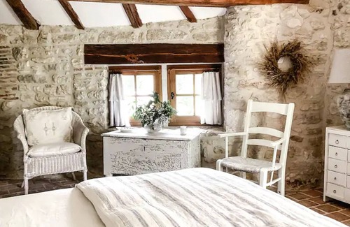 Tourtoirac Bed & Breakfast | Bed and Breakfast 'Domaine De Pragelier, Petronille' with Shared Pool and Wi-Fi