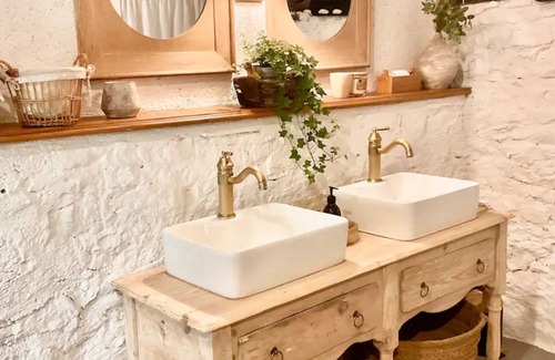 Tourtoirac Bed & Breakfast | Bed and Breakfast 'Domaine De Pragelier, Le Cottage' with Shared Pool