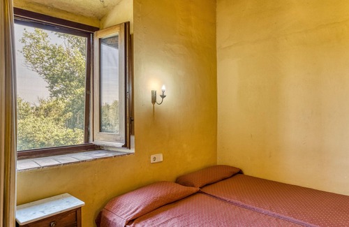 Serra de Daro Bed & Breakfast | Bed and Breakfast 'Sant Iscle' with Shared Pool, Wi-Fi and Air Conditioning