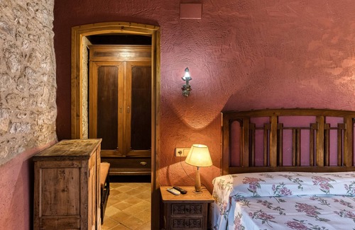 Serra de Daro Bed & Breakfast | Bed and Breakfast 'Fonolleres' with Shared Pool, Wi-Fi and Air Conditioning