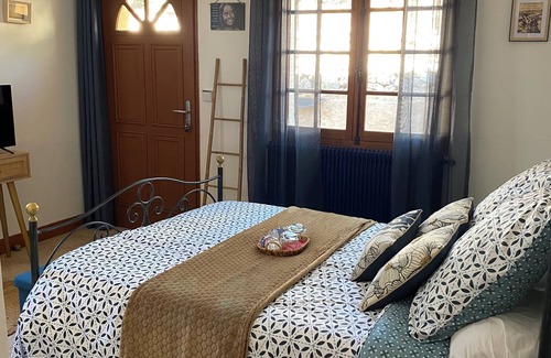 Flayosc Bed & Breakfast | Bed and breakfast La Joséline Chambre Adeline breakfast included