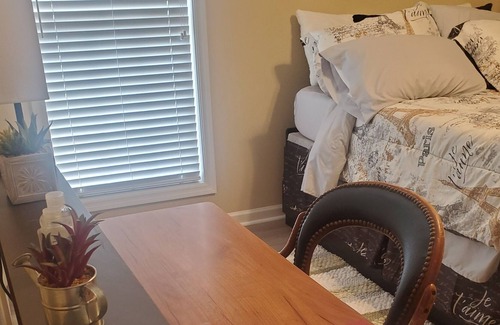 Midland House | Bed and Breakfast Personal Chef (Wanderlust Room)