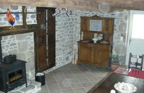 Naillat House | Bed and breakfast suite 3 chs 8 beds 6 adults. 2 teenagers see details