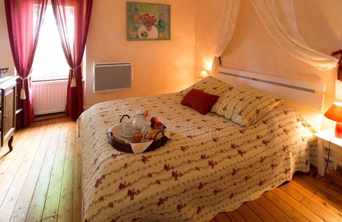 Naillat House | Bed and breakfast suite 3 chs 8 beds 6 adults. 2 teenagers see details