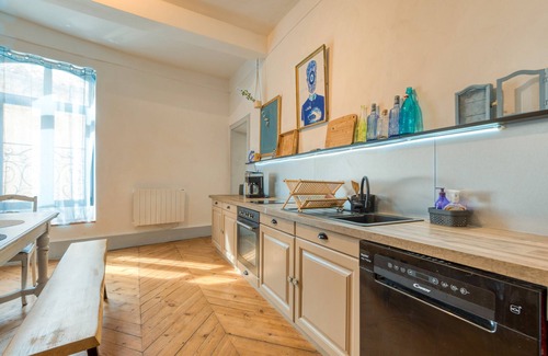 Saint-Andre-de-Sangonis Bed & Breakfast | Bed and Breakfast 'Grande Chambre' with Shared Pool, Shared Garden and Wi-Fi