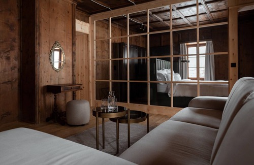 San Lorenzo di Sebato House | Bed & Breakfast "Castel Maurn Suite Radetzky" with Mountain View, Shared Pool & Wi-Fi