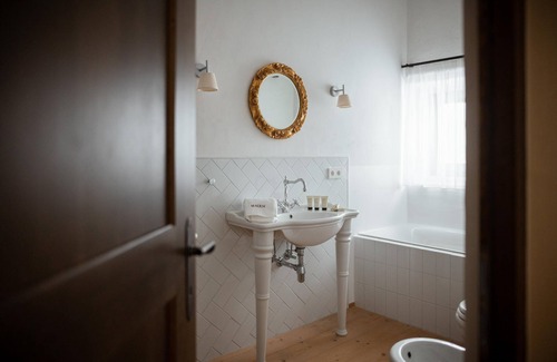 San Lorenzo di Sebato House | Bed & Breakfast "Castel Maurn Suite Radetzky" with Mountain View, Shared Pool & Wi-Fi