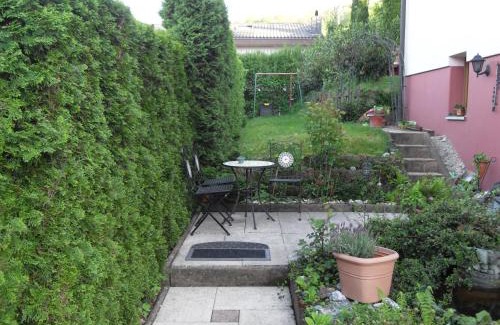 Hofstetten-Flueh Bed & Breakfast | bed&breakfast in Flüh