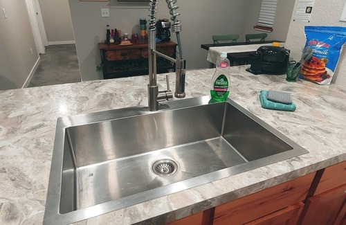 St. Regis House | Bed & Breakfast Nook ❤ Fenced Yard ❤ Hot Tub ❤ Heated Floors ❤ Pet Friendly