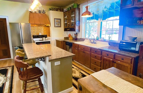 Edwardsburg Bed & Breakfast | Bed & Breakfast private room and bath