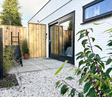 Sneek House | Bed & Breakfast Waterpoort - incl gratis licht ontbijt en parking