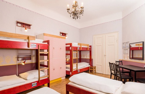 Outer Neustadt House | Bed in a 6-bed room in the Mondpalast hostel
