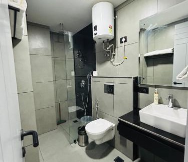 Sushant Lok Apartment | BedChambers Luxury Apartment Near Golf course Road
