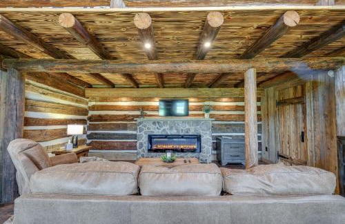 Bedford House | Bedford Cabin with Porch, 5 Mi to Historic District!