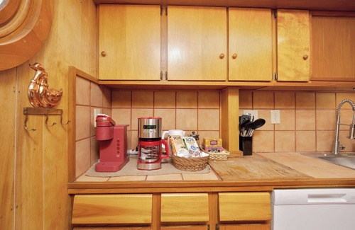 Perryopolis House | Bedroom 3, Retro Vibin' House, 30mi to Pittsburgh