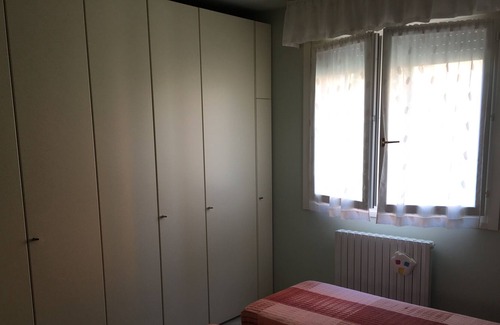 Castel San Pietro Terme Apartment | Bedroom with two single beds
