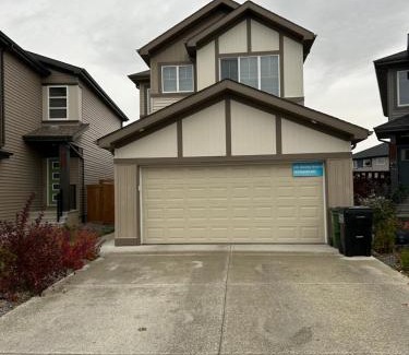 Southwest Edmonton House | Bedroom SW Edmonton HWY 2 near YEG