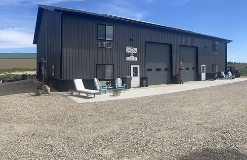 Spirit Lake House | Beds -N- Sheds Unit #3 Upstairs Unit