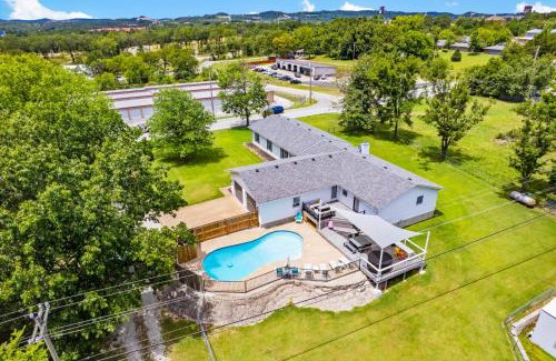 Branson House | Bee Creek Poolside