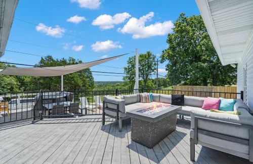 Branson House | Bee Creek Poolside