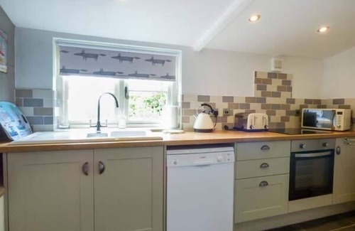 Bude Cottage | BEE HIVE COTTAGE, pet friendly, with open fire in Morwenstow