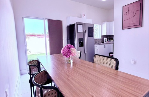 Gladeview House | Bee Our Guest@PatioHeaven-Free Parking-FirePit-BBQ