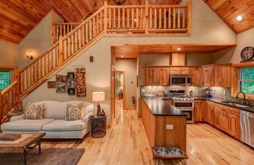 Banner Elk Cabin | Beech Creek Cabin: Pet friendly, Fish from the Creek, Hot Tub, Firepit!