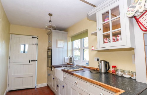 Onecote Cottage | BEECH HOUSE, family friendly, with open fire in Leek