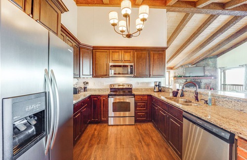 Beech Mountain House | Beech Mountain Home w/Game Room & Mountain Views!
