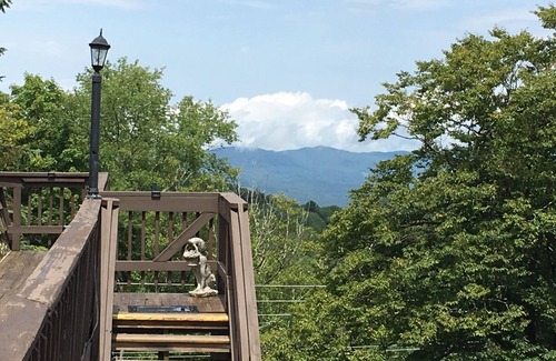 Beech Mountain Condo | BEECH MOUNTAIN HIGH - WALK TO SLOPES!
