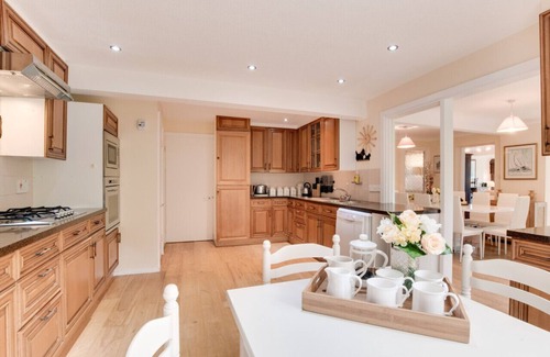Dartmouth House | Beechcroft Cottage - Five Bedroom House, Sleeps 10
